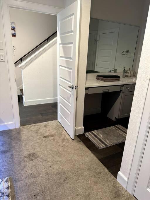 Eado Townhome Getaway Holiday home Houston